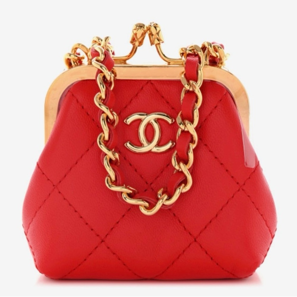 CHANEL CLUTCH
